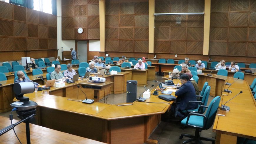 Forum Guru Besar menyelenggarakan Webinar Kontribusi ITB untuk Bangsa #Seri1 "Peluang dan Tantangan untuk Menuju Indonesia Emas" (Masukan ITB untuk Calon Presiden RI 2024)